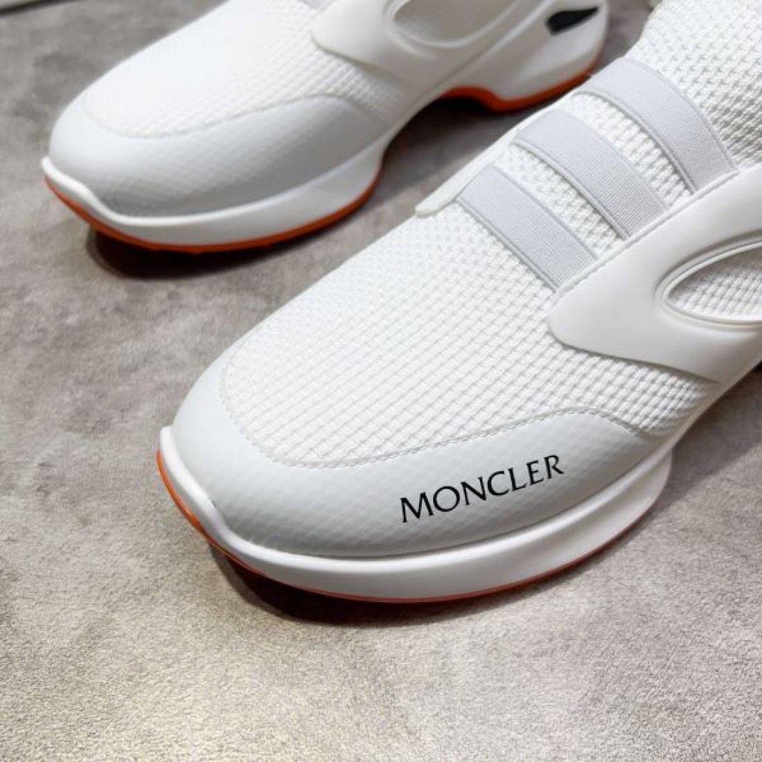 シーズンの流行にチェック MONCLER モンクレール コピー スニーカー 大人可愛い