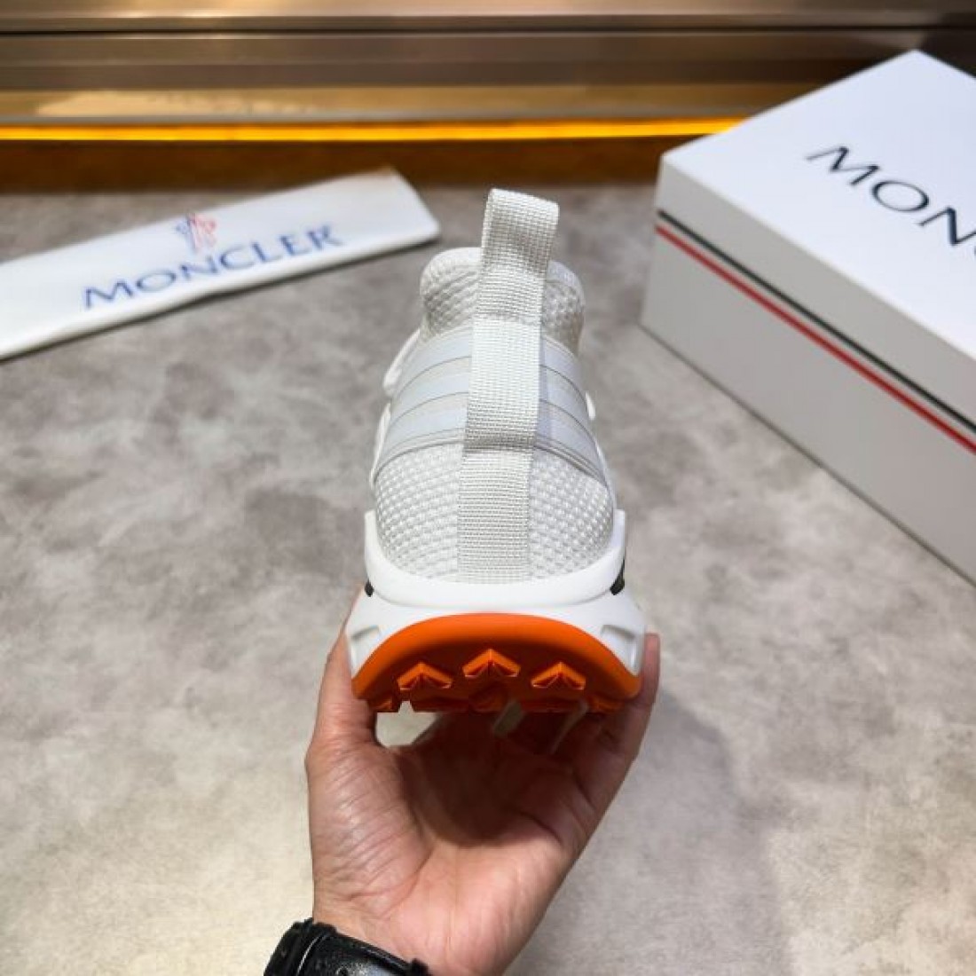 シーズンの流行にチェック MONCLER モンクレール コピー スニーカー 大人可愛い