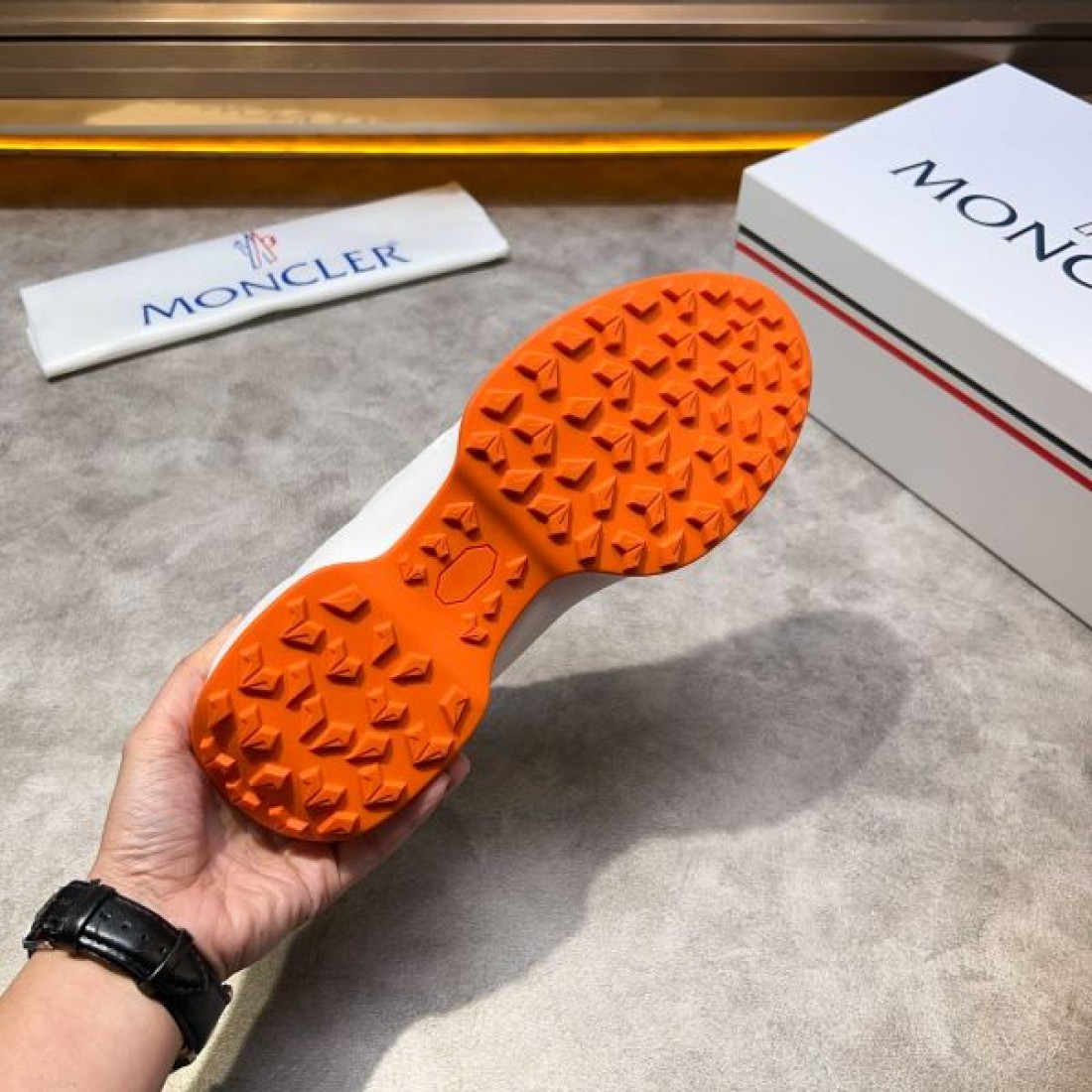 シーズンの流行にチェック MONCLER モンクレール コピー スニーカー 大人可愛い