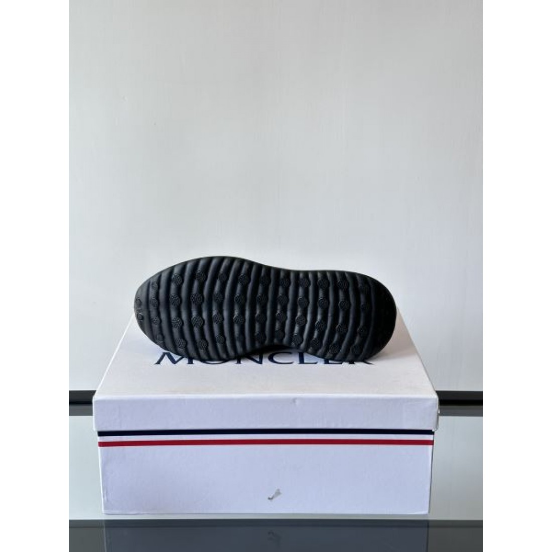 MONCLER モンクレール コピー スニーカー 快適で軽やかな印象を与える注目の一足