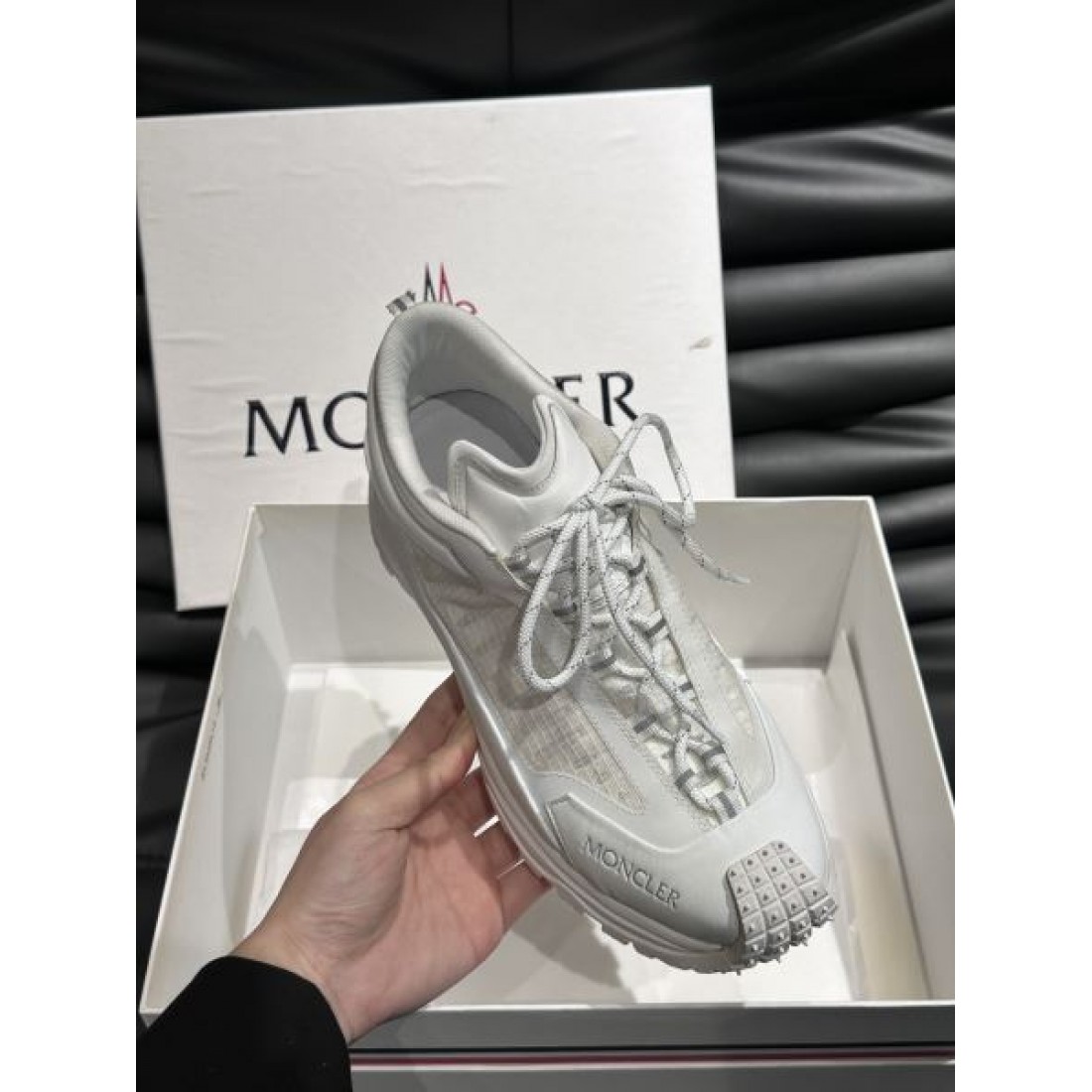 上品で機能的なデザインMONCLER コピー スニーカー モンクレールで魅せる足元