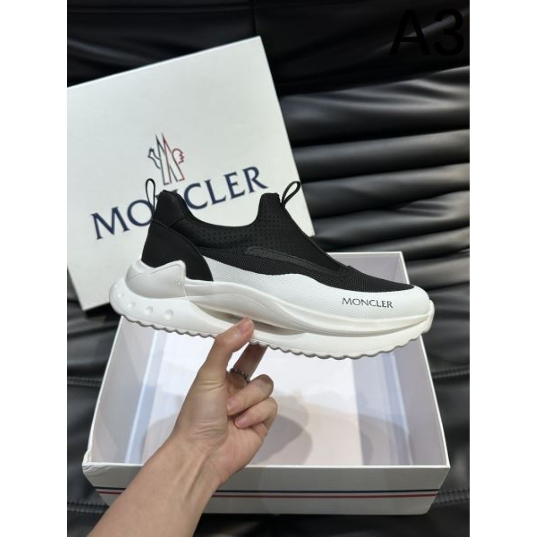 モンクレール コピー スニーカー MONCLER洗練された都会派スタイルが魅力