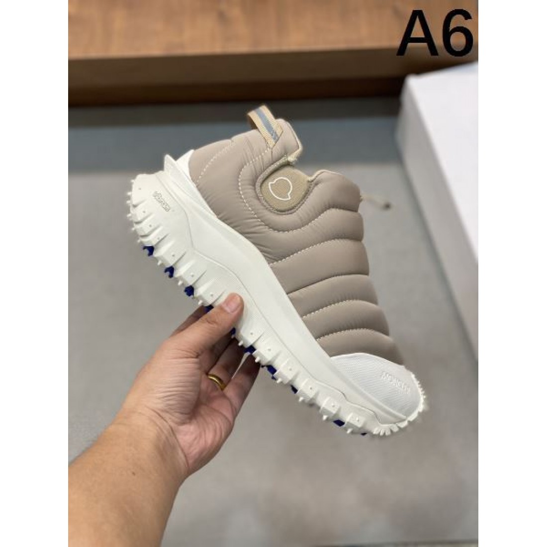 MONCLER モンクレール コピー スニーカー トレンドを捉えたスマートな一足