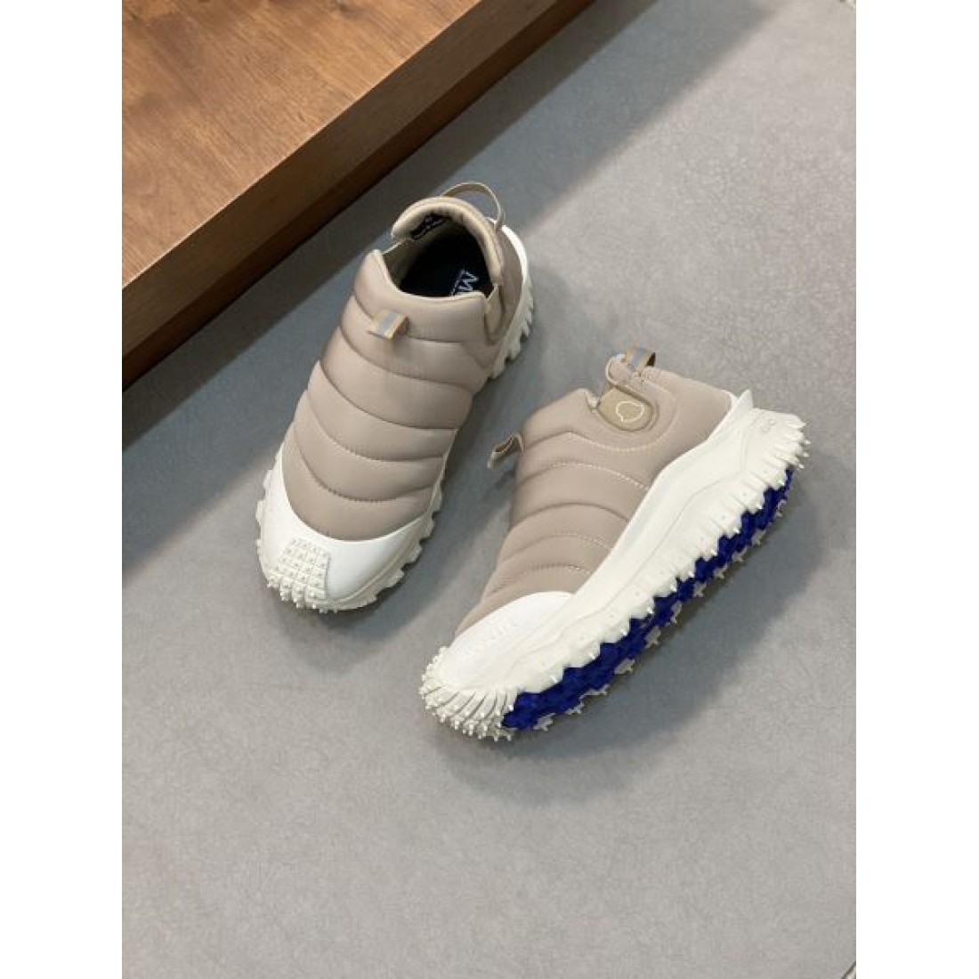 MONCLER モンクレール コピー スニーカー トレンドを捉えたスマートな一足