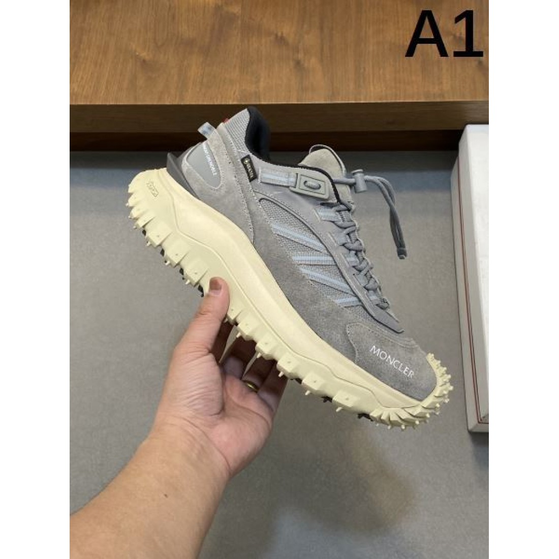 洗練されたフォルムが魅力MONCLER モンクレール コピー スニーカー 快適な