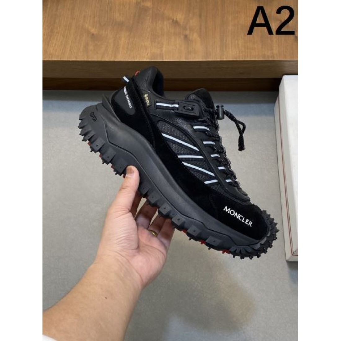 洗練されたフォルムが魅力MONCLER モンクレール コピー スニーカー 快適な