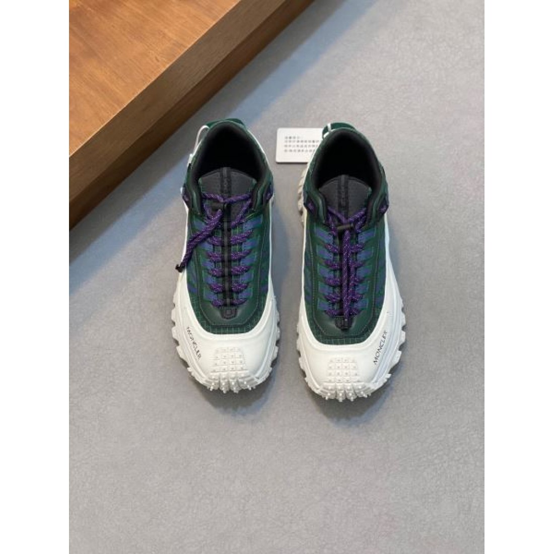 洗練されたフォルムが魅力MONCLER モンクレール コピー スニーカー 快適な