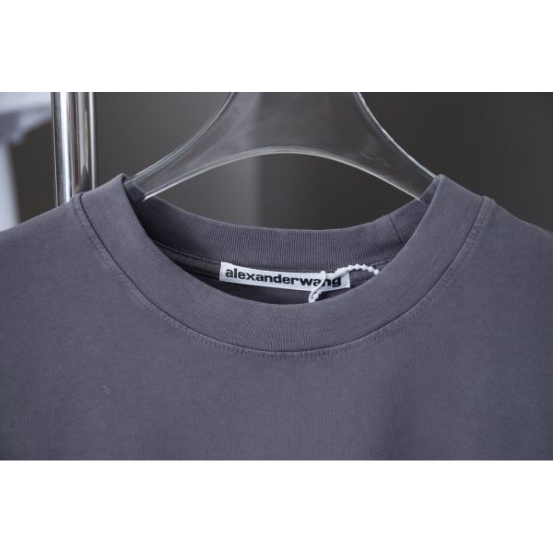 シャープで軽やかな印象の ALEXANDER WANG アレキサンダーワン コピー 半袖Tシャツ