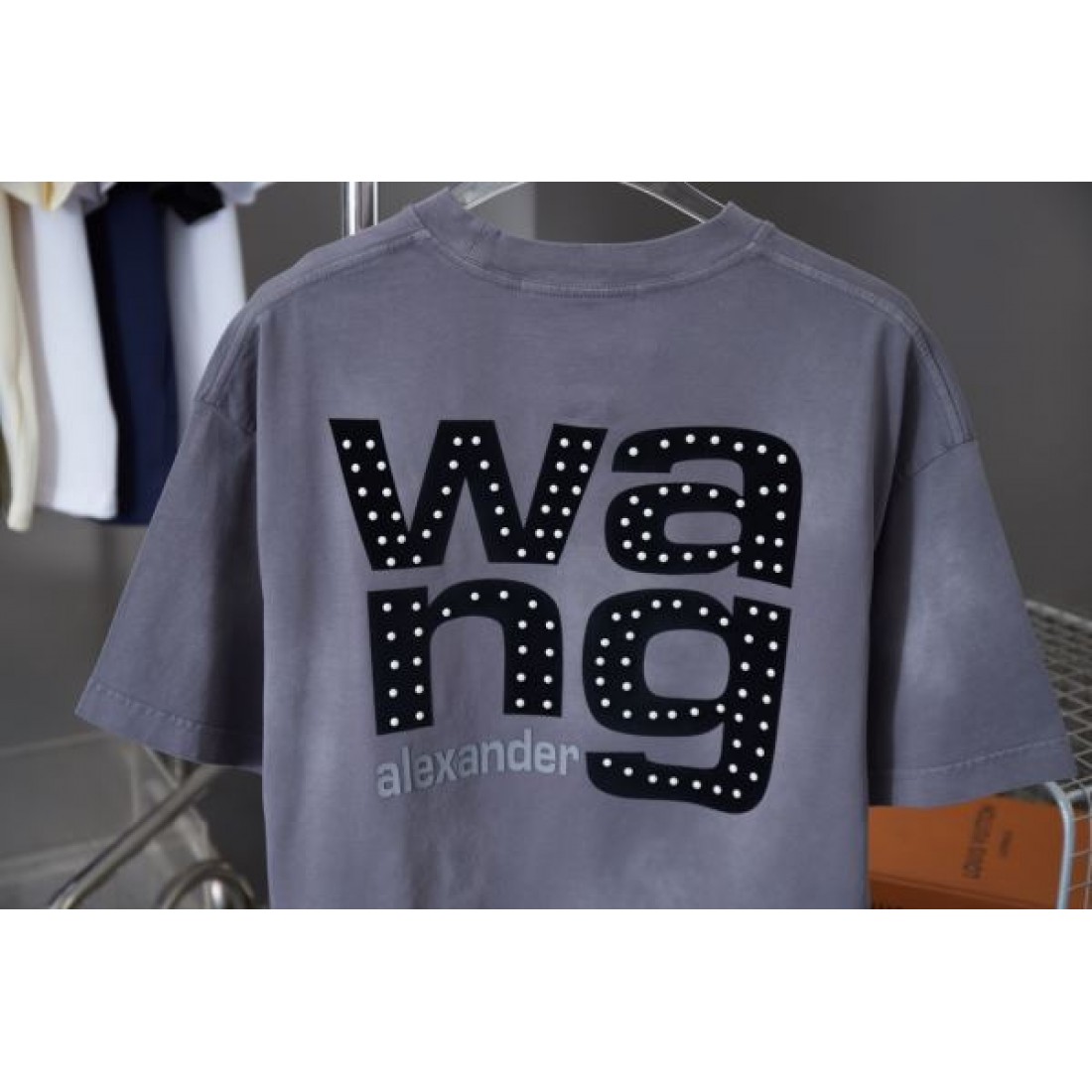 シャープで軽やかな印象の ALEXANDER WANG アレキサンダーワン コピー 半袖Tシャツ