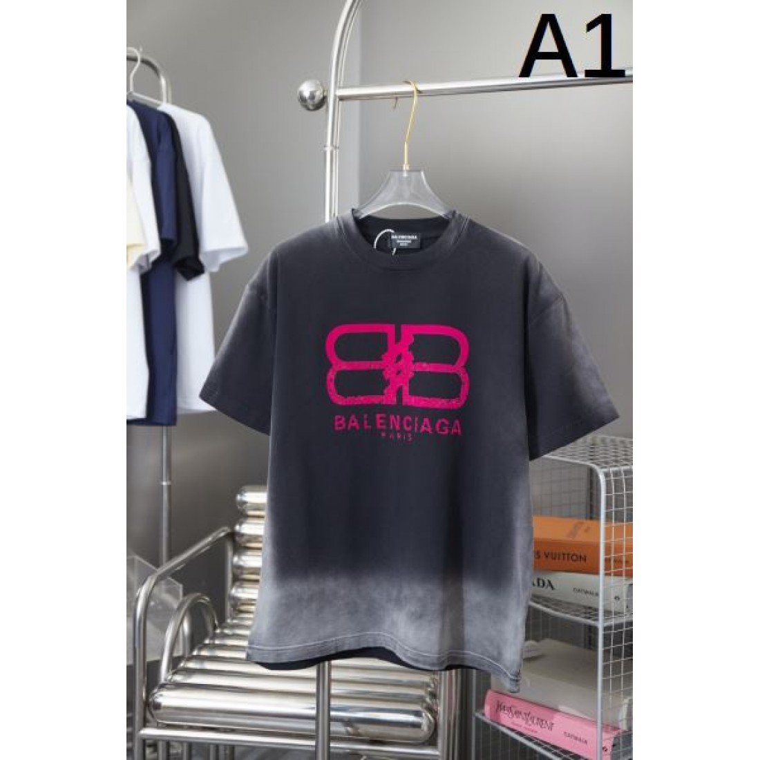 大胆でストリート感あふれる バレンシアガ コピー 半袖Tシャツ BALENCIAGA
