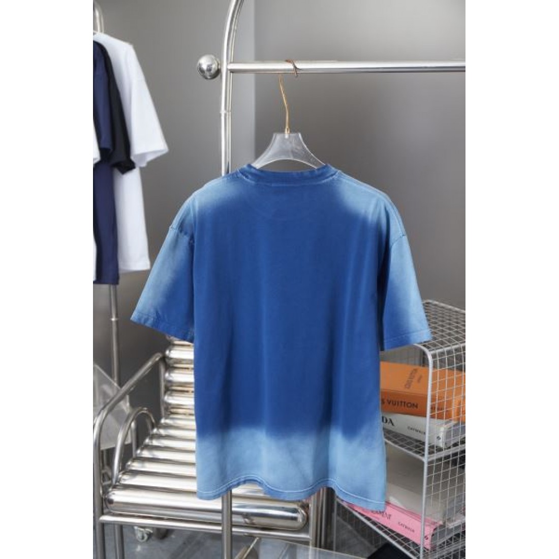 大胆でストリート感あふれる バレンシアガ コピー 半袖Tシャツ BALENCIAGA