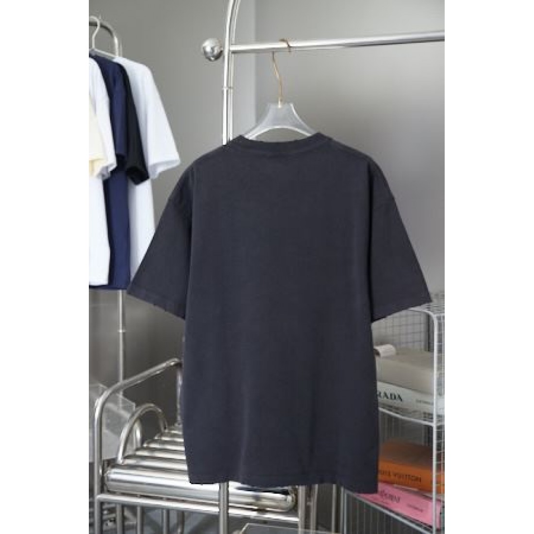 BALENCIAGA バレンシアガ コピー 半袖Tシャツに映える 構築的でシック
