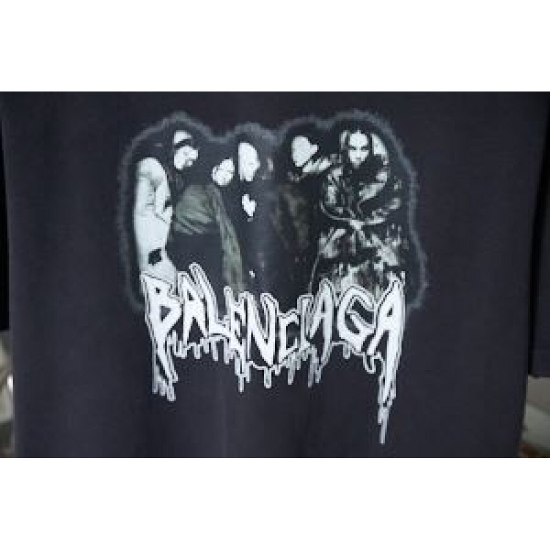 BALENCIAGA バレンシアガ コピー 半袖Tシャツに映える 構築的でシック