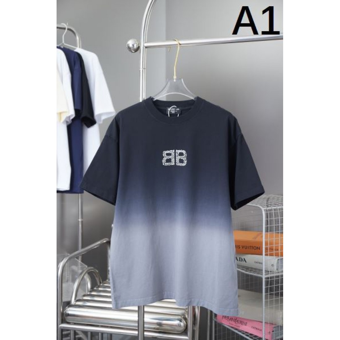 洗練されたと斬新さを融合した BALENCIAGA バレンシアガ コピー 半袖Tシャツ