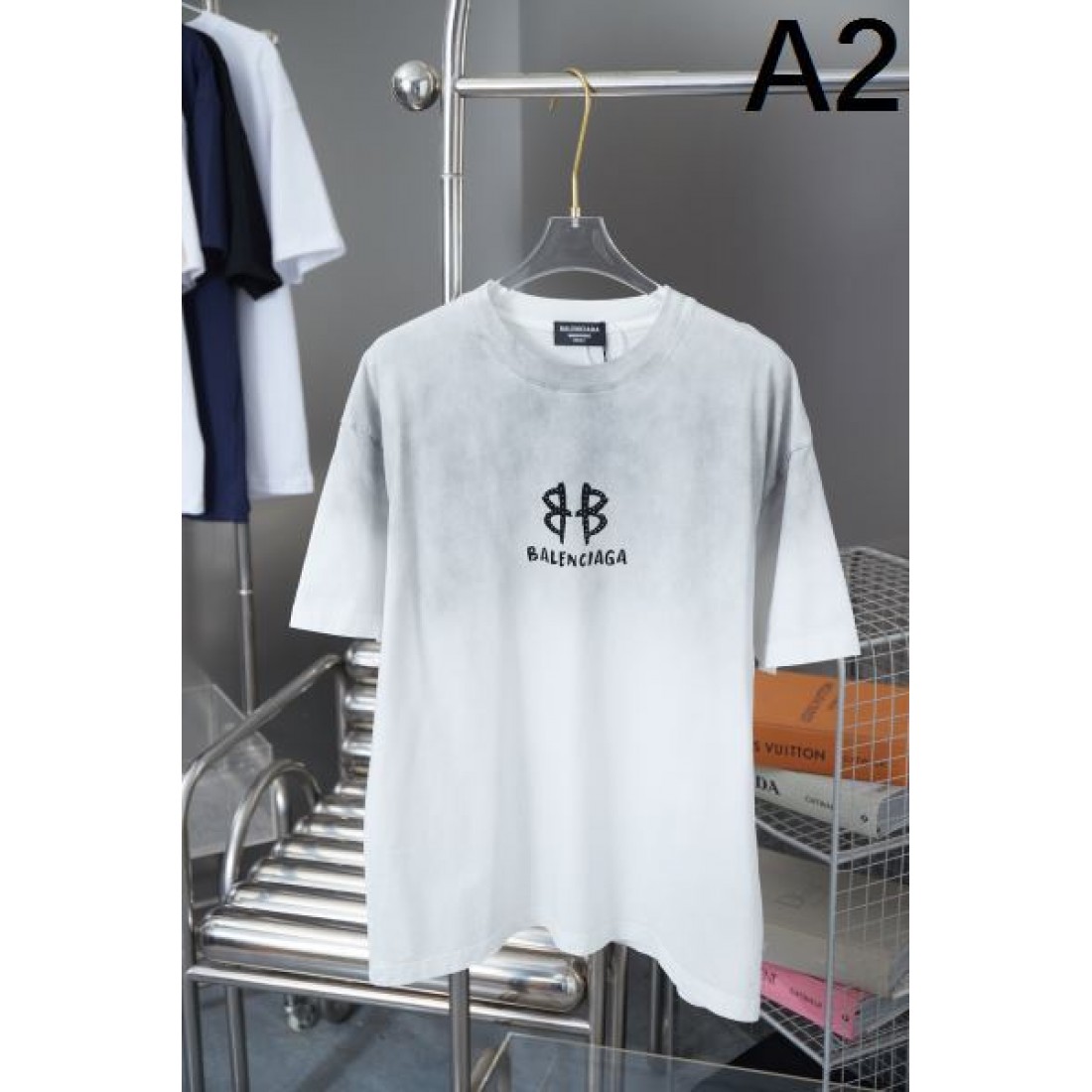 BALENCIAGA バレンシアガ コピー 半袖Tシャツ モードで大胆なデザイン