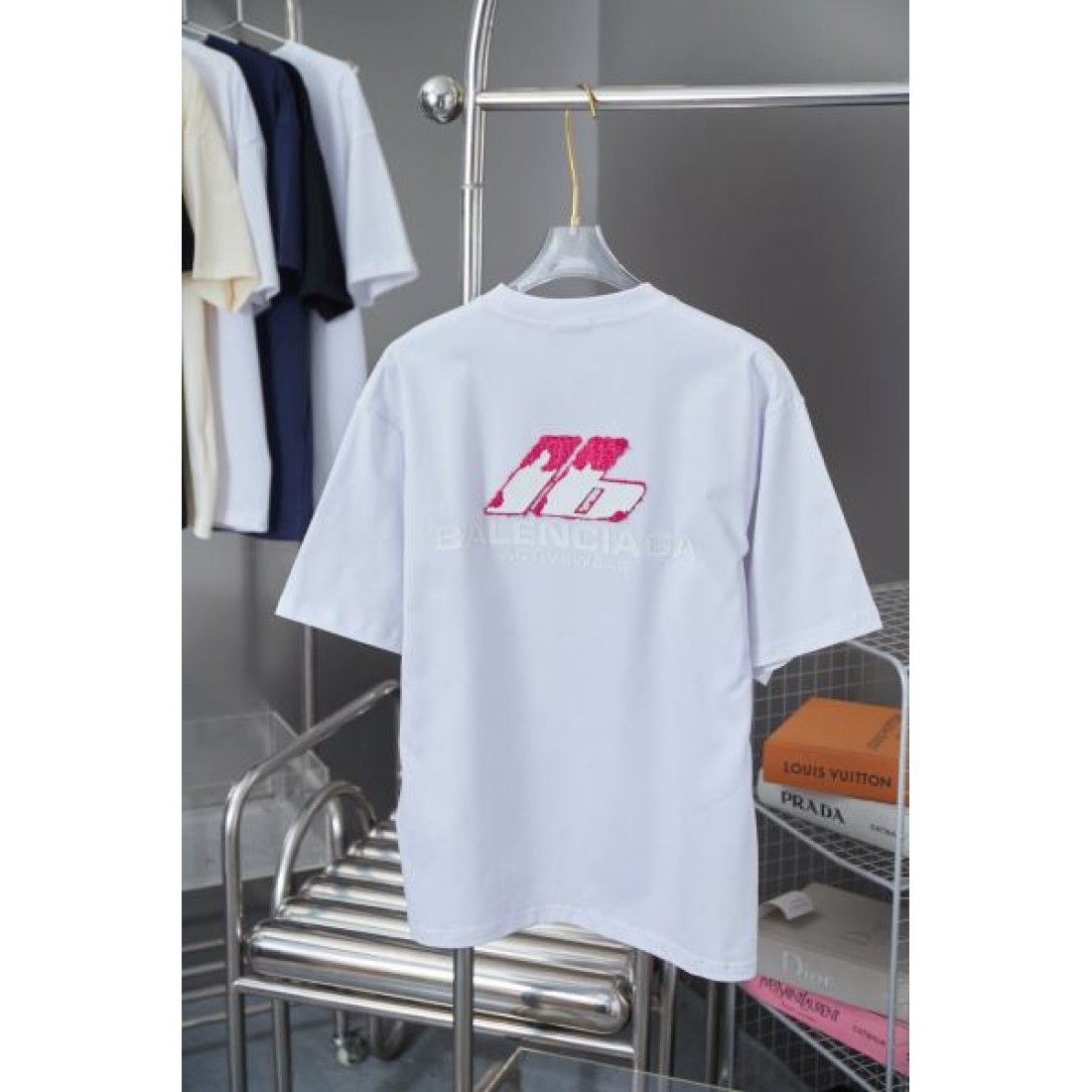 落ち着きと個性を兼ね備えた バレンシアガ コピー 半袖Tシャツ BALENCIAGA