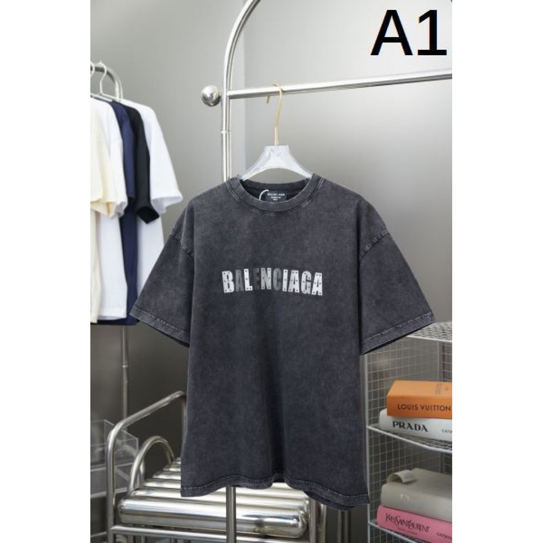 ユニークかつアーバンな魅力を放つ BALENCIAGA コピー 半袖Tシャツ