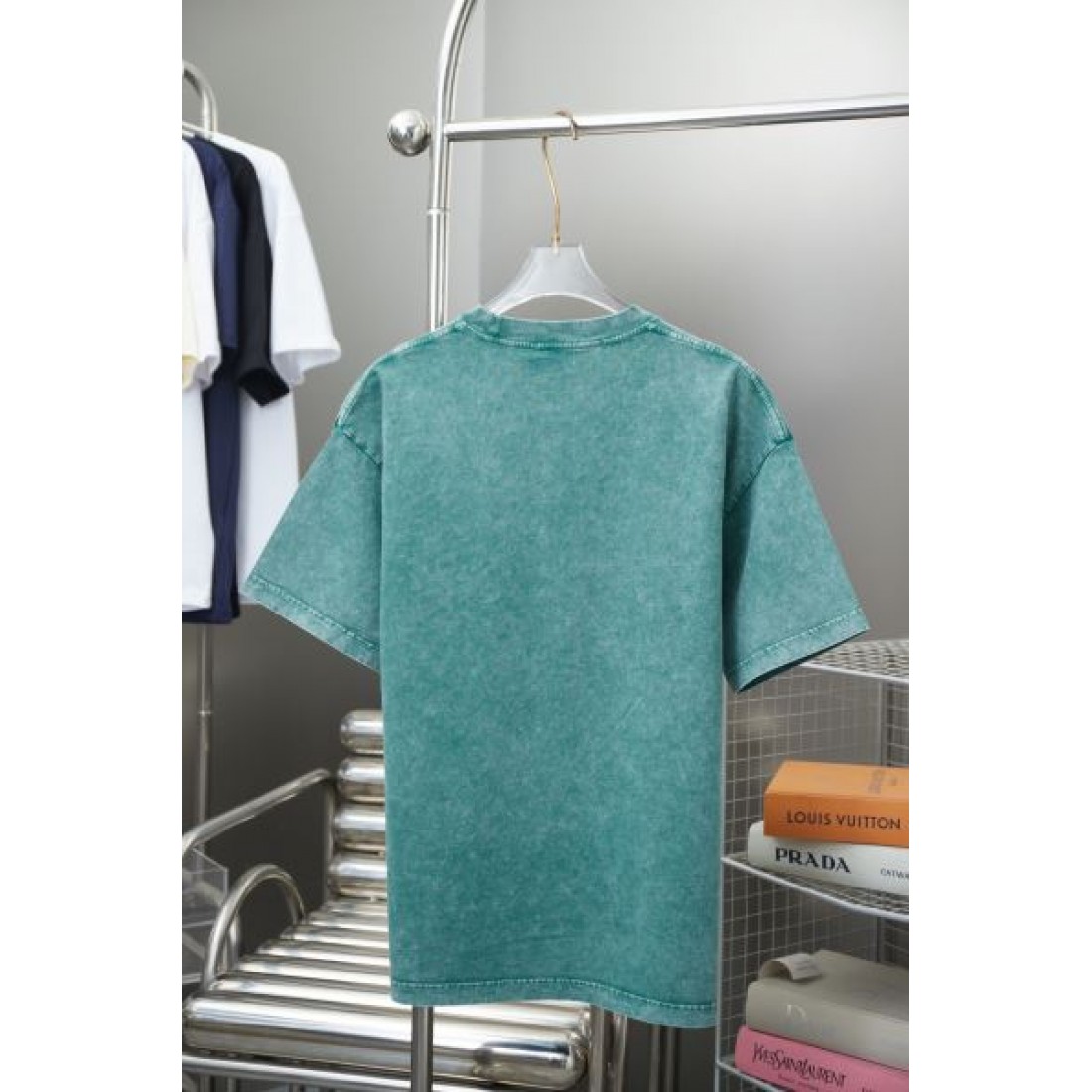 ユニークかつアーバンな魅力を放つ BALENCIAGA コピー 半袖Tシャツ
