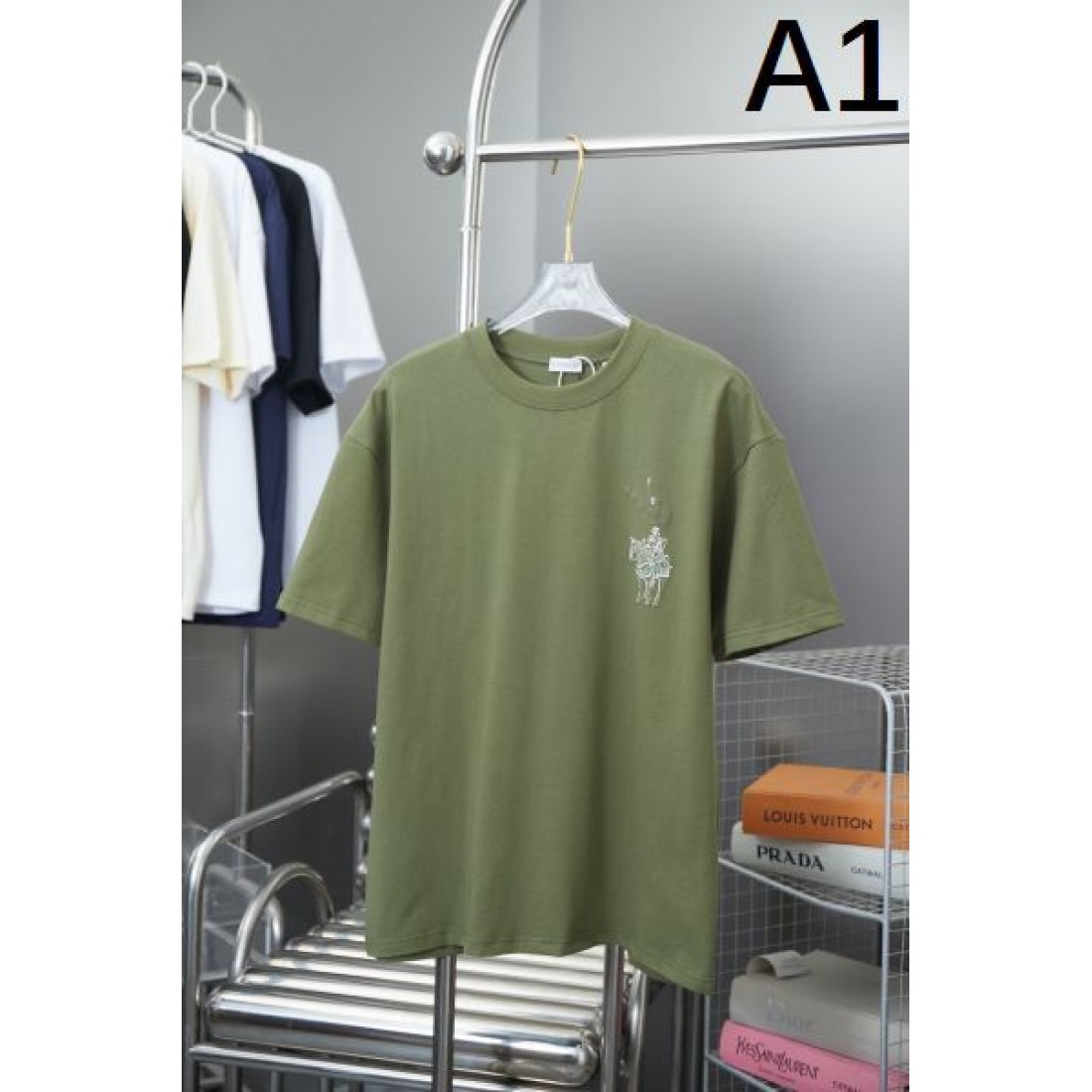雰囲気をまとう BURBERRY バーバリー コピー 半袖Tシャツ 知的で控えめな一枚