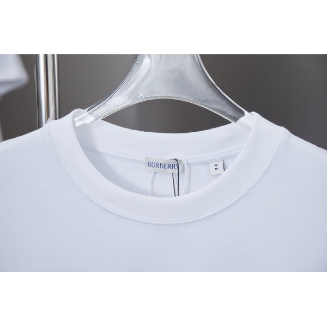  雰囲気をまとう BURBERRY バーバリー コピー 半袖Tシャツ 知的で控えめな一枚