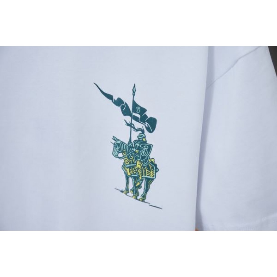  雰囲気をまとう BURBERRY バーバリー コピー 半袖Tシャツ 知的で控えめな一枚