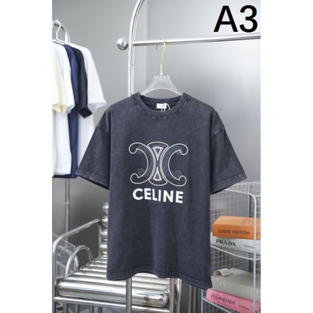 上質な質感 CELINE セリーヌ コピー 半袖Tシャツ フェミニンでミニマルな印象に