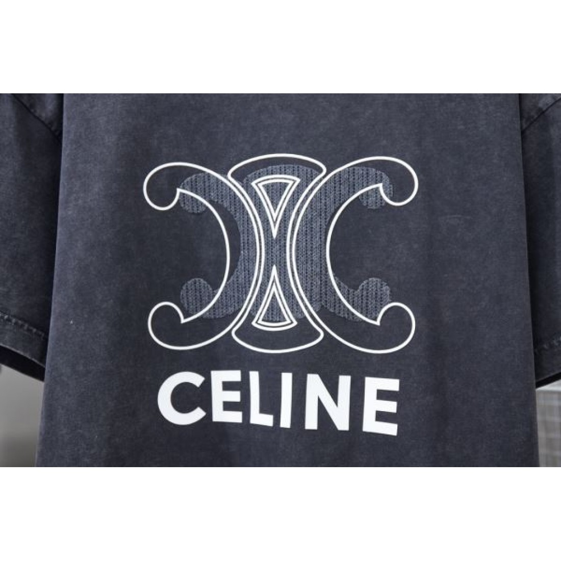 上質な質感 CELINE セリーヌ コピー 半袖Tシャツ フェミニンでミニマルな印象に