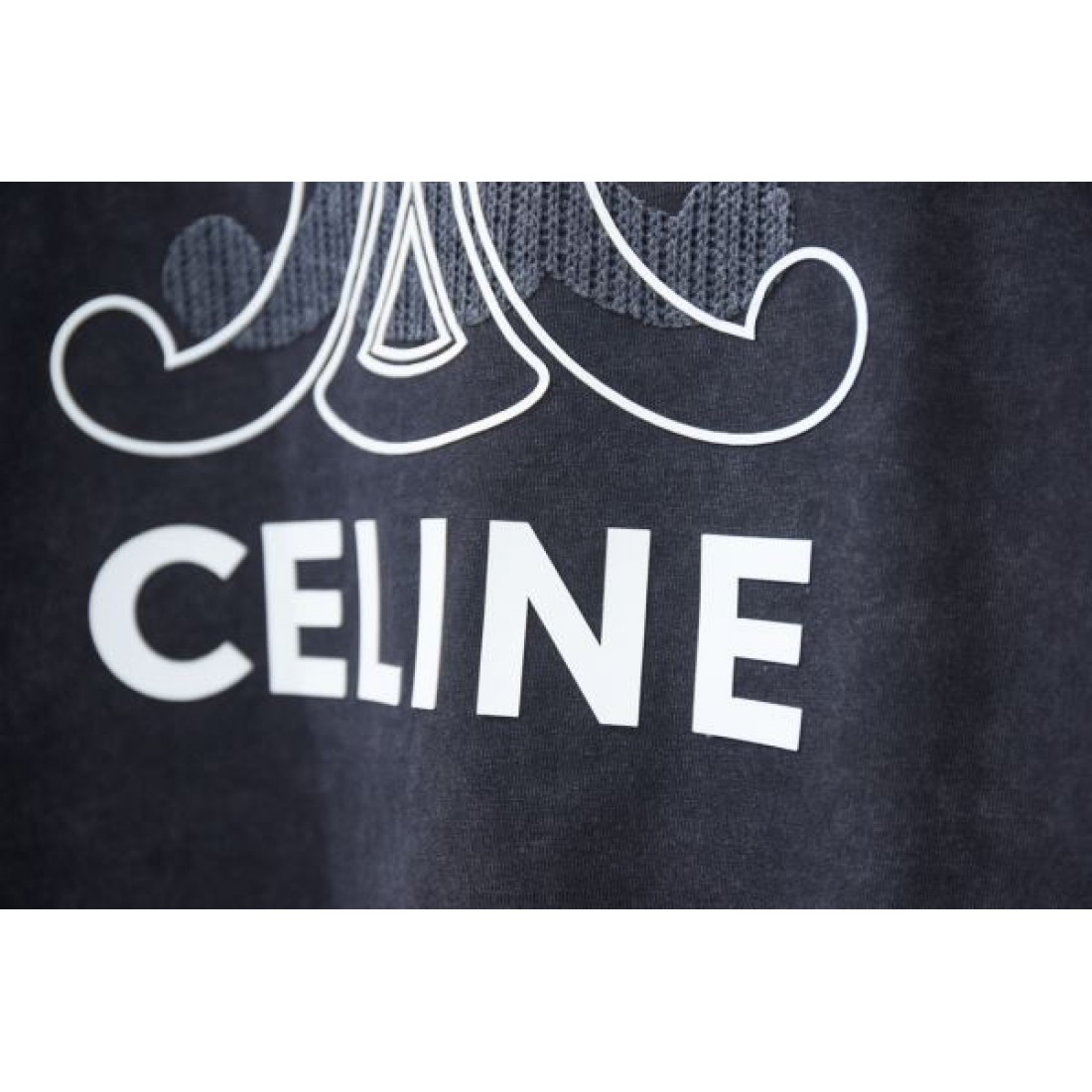 上質な質感 CELINE セリーヌ コピー 半袖Tシャツ フェミニンでミニマルな印象に