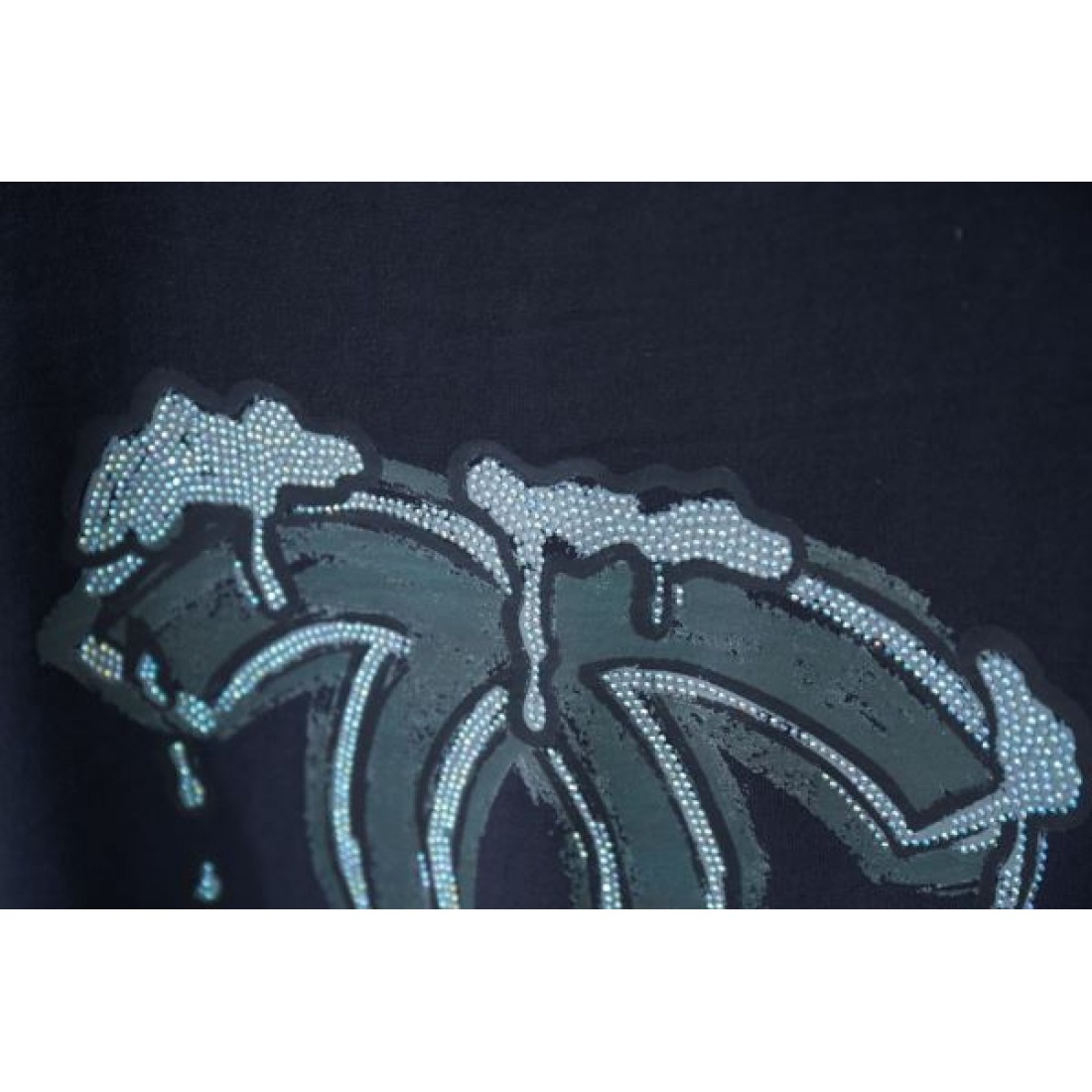 シルエットが際立つ CHANEL シャネル コピー 半袖Tシャツ 優雅で華やかな表情