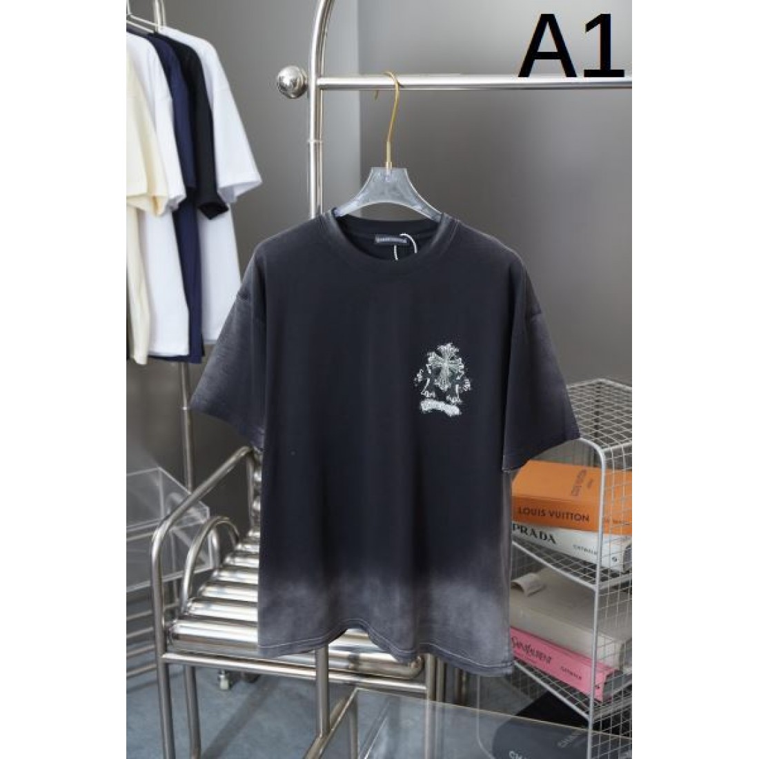 CHROME HEARTS クロムハーツ コピー 半袖Tシャツ 前衛的でエッジィな一着