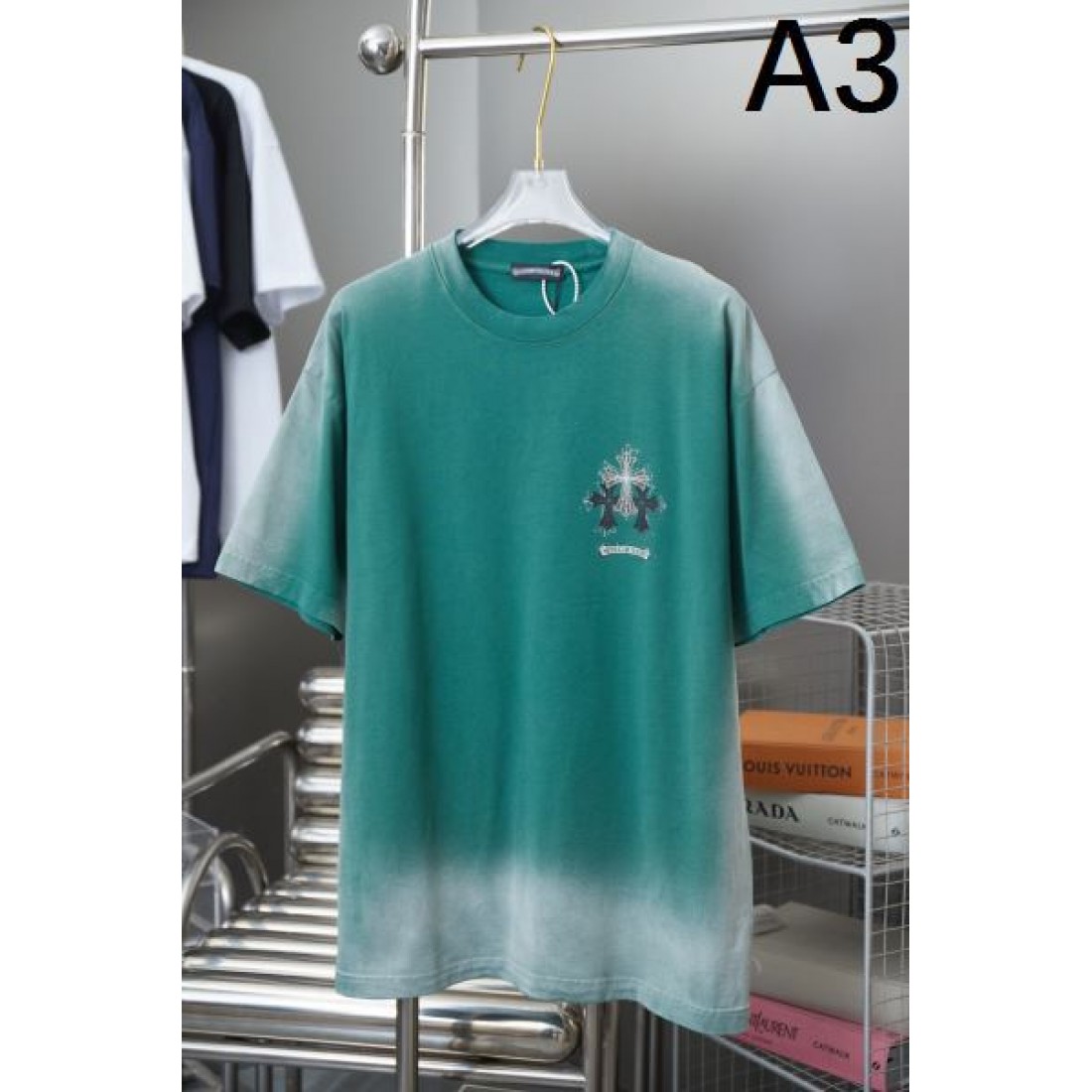 CHROME HEARTS クロムハーツ コピー 半袖Tシャツ 前衛的でエッジィな一着