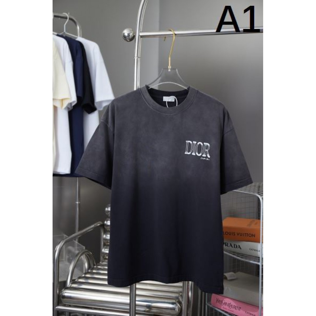 モダンな雰囲気漂う DIOR ディオール コピー 半袖Tシャツ 上品な