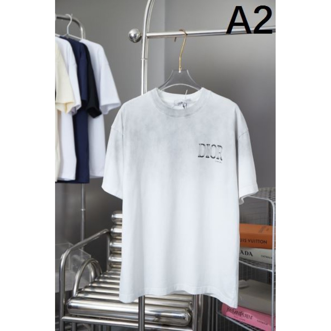 モダンな雰囲気漂う DIOR ディオール コピー 半袖Tシャツ 上品な