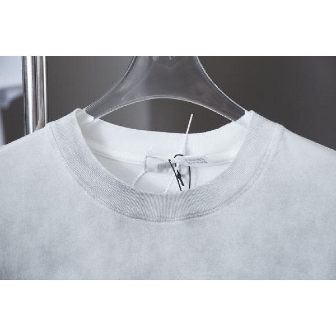 モダンな雰囲気漂う DIOR ディオール コピー 半袖Tシャツ 上品な