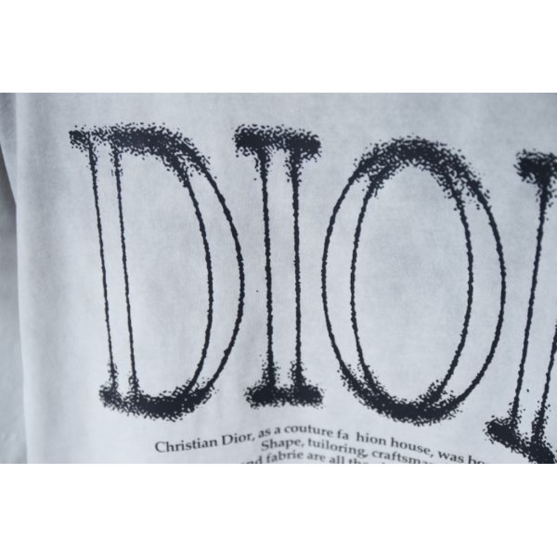モダンな雰囲気漂う DIOR ディオール コピー 半袖Tシャツ 上品な