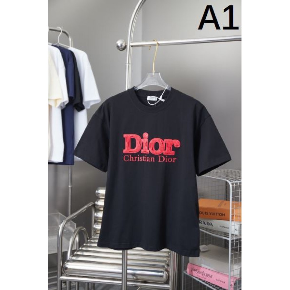 DIOR ディオール コピー 半袖Tシャツ トレンド感満載で華やかな印象に