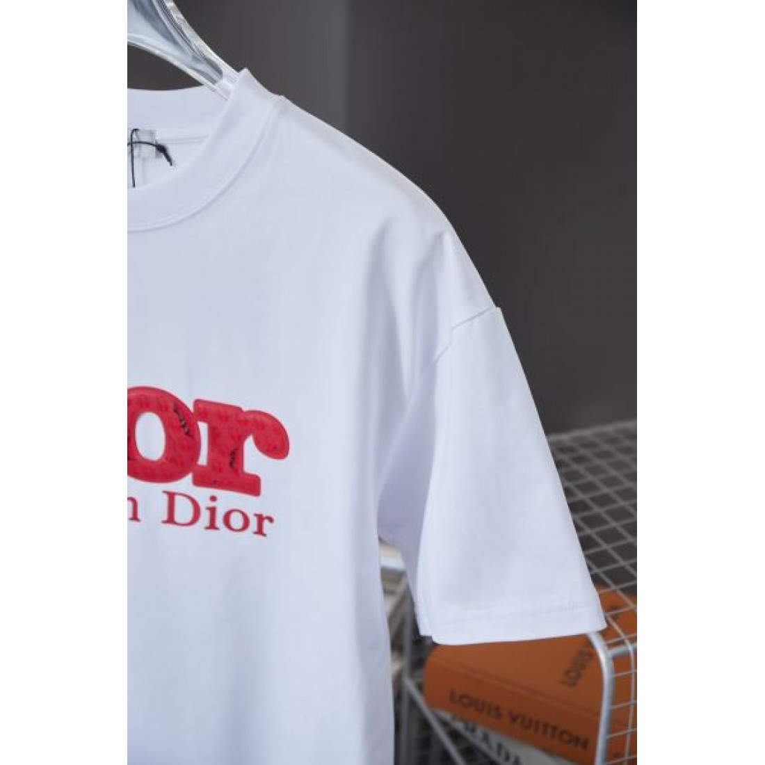 DIOR ディオール コピー 半袖Tシャツ トレンド感満載で華やかな印象に