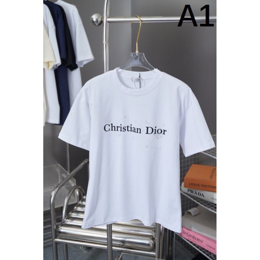 自信と個性を引き出す GUCCI グッチ コピー 半袖Tシャツ スタイリッシュな