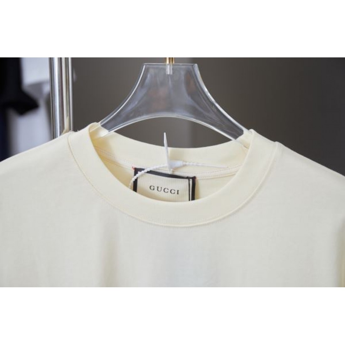 GUCCI グッチ コピー 半袖Tシャツ 洗練されたシルエットと都会的な