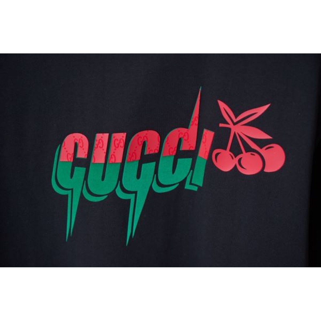 スタイリッシュなスタイル GUCCI グッチ コピー 半袖Tシャツ 今季は色を使った注目新品