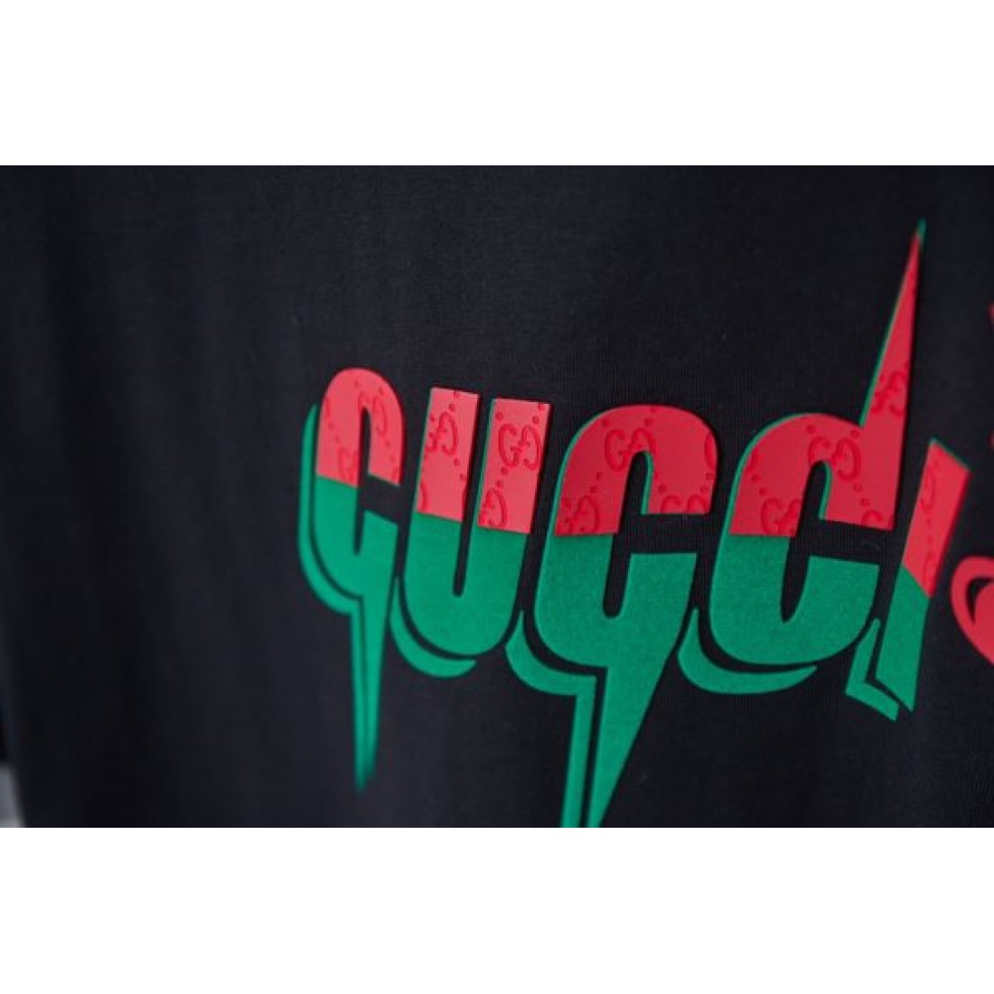 スタイリッシュなスタイル GUCCI グッチ コピー 半袖Tシャツ 今季は色を使った注目新品
