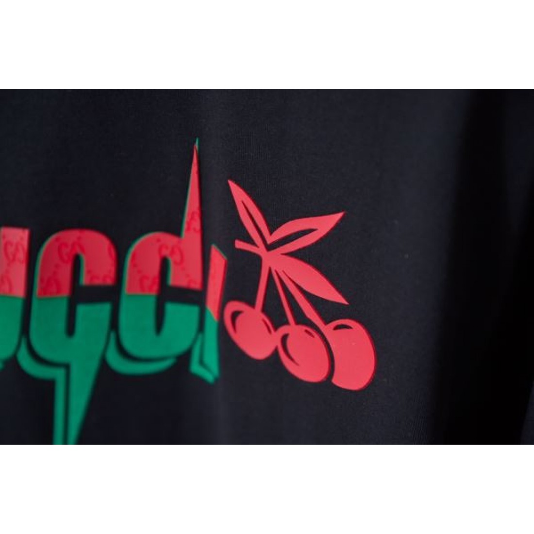 スタイリッシュなスタイル GUCCI グッチ コピー 半袖Tシャツ 今季は色を使った注目新品