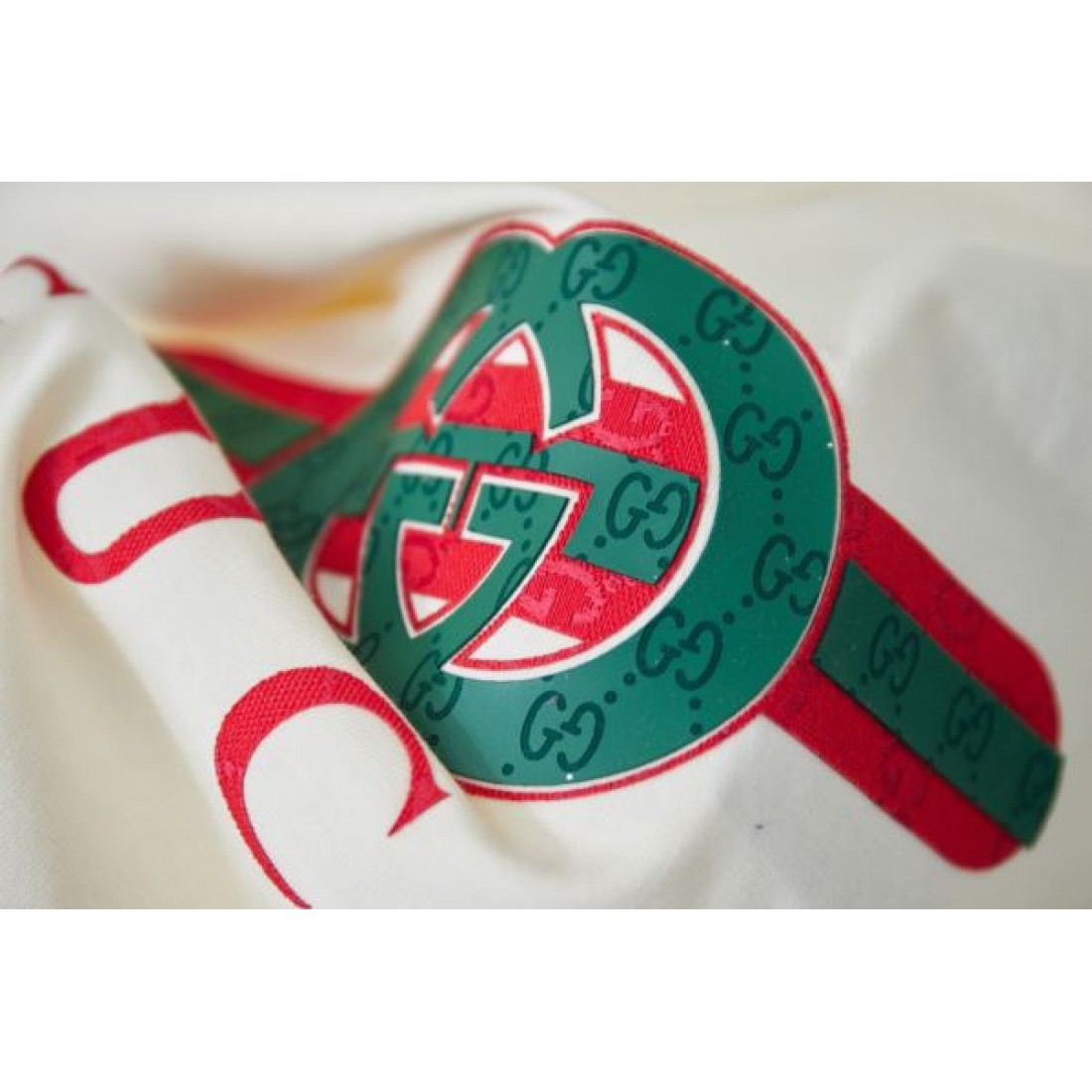 デイリー使いに実用性抜群 GUCCI グッチ コピー 半袖Tシャツ 引き続き注目のスタイル
