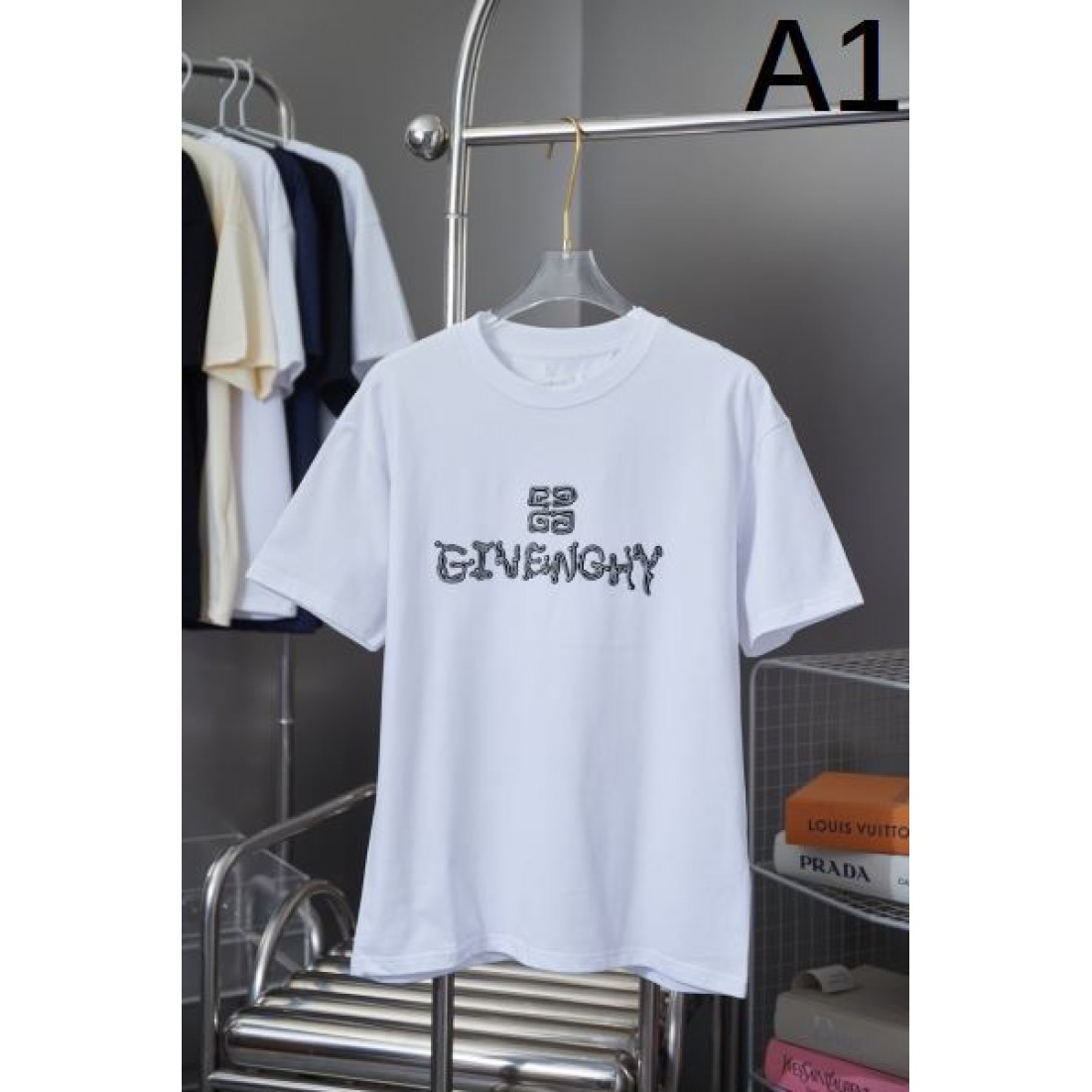 ストリート感と品格が融合した ジバンシィ コピー 半袖Tシャツ GIVENCHY