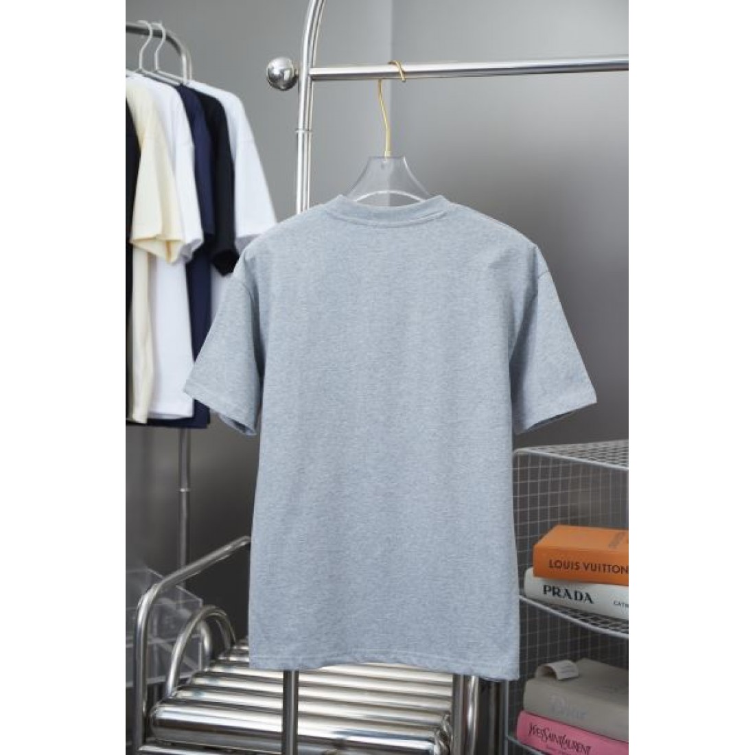 大人の魅力溢れる LOEWE ロエベ コピー 半袖Tシャツ ラグジュアリー感満載