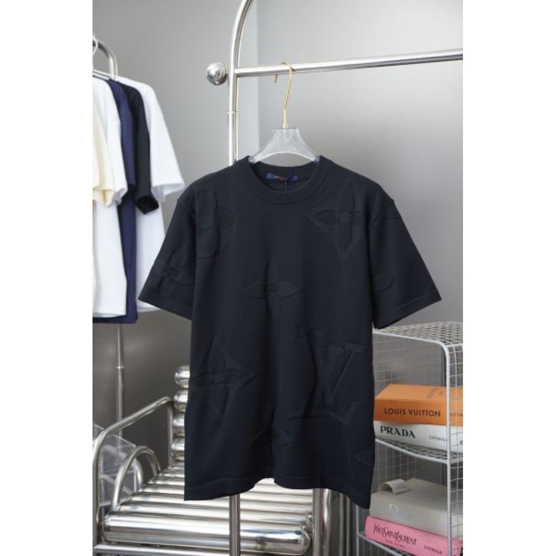 大人可愛い LOUIS VUITTON ルイヴィトン コピー 半袖Tシャツ 海外セレブ風コーデ