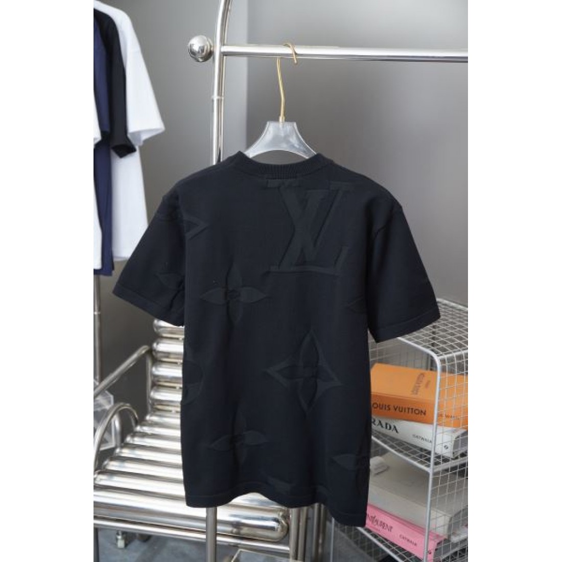 大人可愛い LOUIS VUITTON ルイヴィトン コピー 半袖Tシャツ 海外セレブ風コーデ
