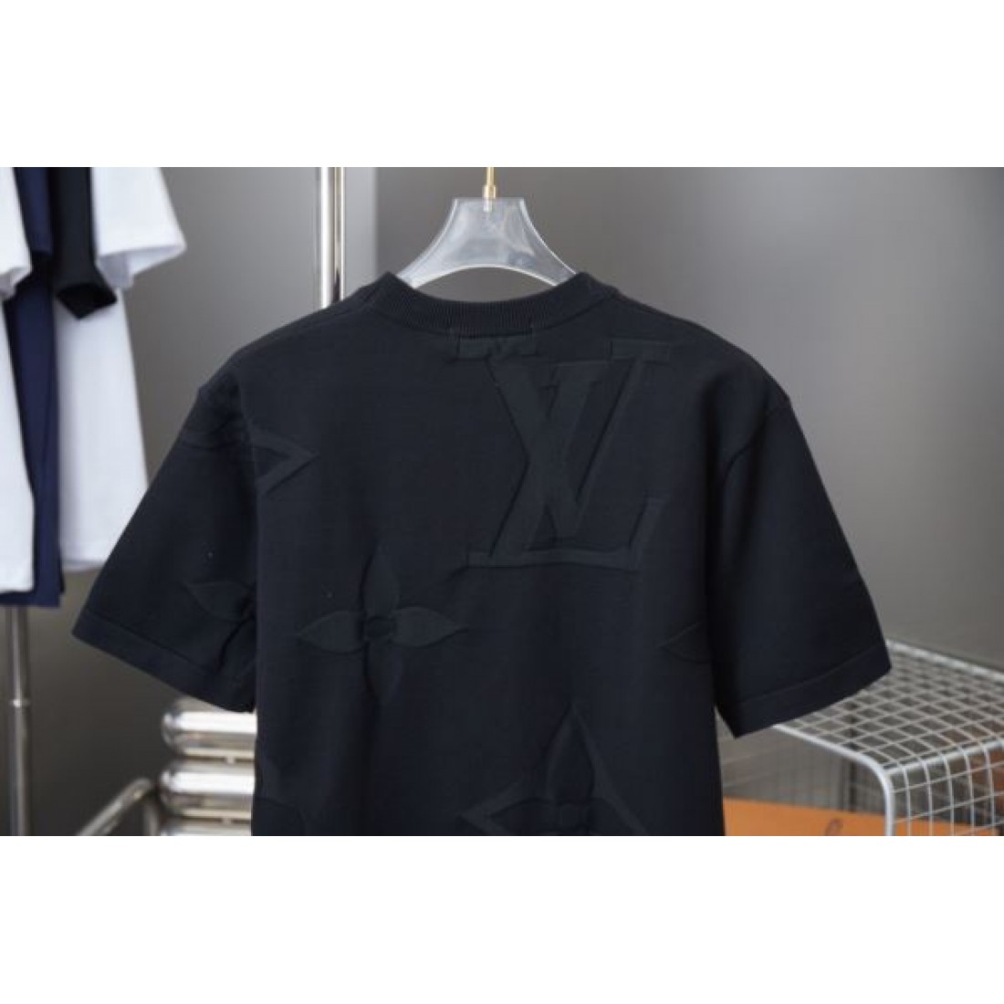 大人可愛い LOUIS VUITTON ルイヴィトン コピー 半袖Tシャツ 海外セレブ風コーデ