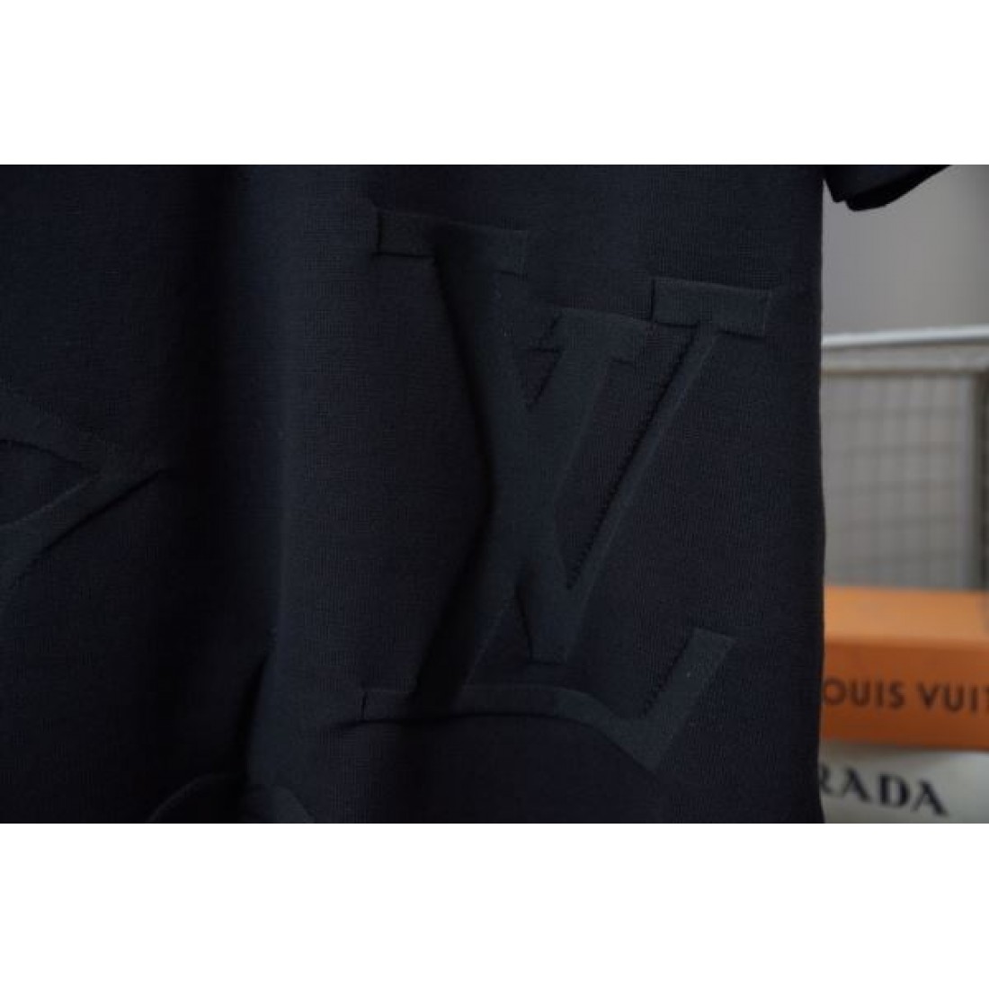 大人可愛い LOUIS VUITTON ルイヴィトン コピー 半袖Tシャツ 海外セレブ風コーデ