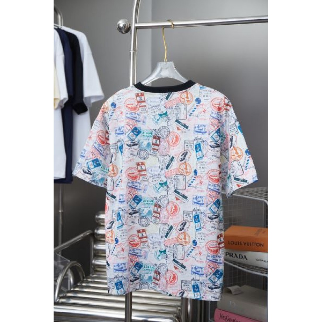 スタイリッシュなスタイル LOUIS VUITTON ルイヴィトン コピー 半袖Tシャツ 人気沸騰中！おしゃれ新品